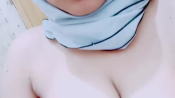Bokep Jilbab – ABG Jilbab biru colmek enak