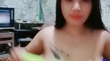 Bokep Indo Vivi Sange Jepit Timun Pake Susunya