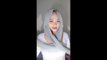 Kiwkiw Mode Ukhti Jilbab Abu-abu ID 29669775 Mango Kepoin