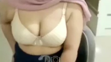 Bokep Jilbab – Kompilasi Cewek Jilbab Pink Hisap Batang Om-om Bule Viral