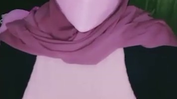 Jilbab Mbak Deby Binal Remas Toket