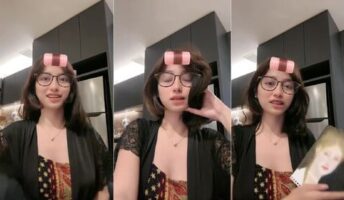 Risa Tjan Idola Kita Semua Pegang Anu Kenyal Instagram