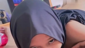 Bokep Jilbab Full Durasi Cewek Hijab yang Dulu Viral Hisap Punya Om