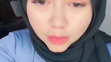 ABG Jilbab Remas Tetek Godain Pascol